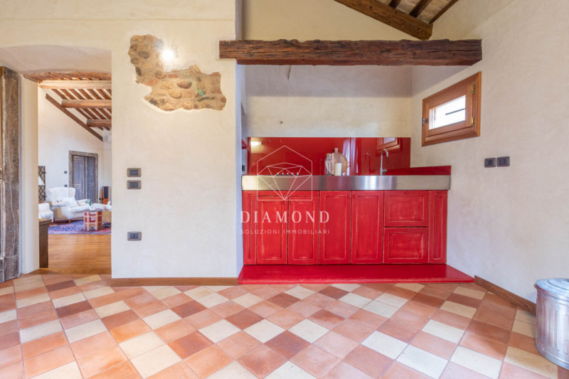 Montebelluna: ufficio di prestigio inserito in Villa Veneta risalente al 1500-1600, con parco di ...