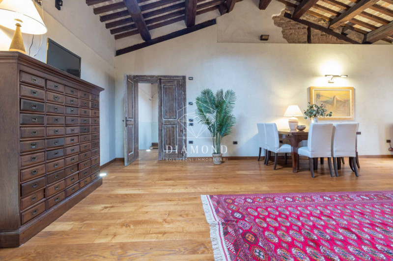 Montebelluna: ufficio di prestigio inserito in Villa Veneta risalente al 1500-1600, con parco di ...