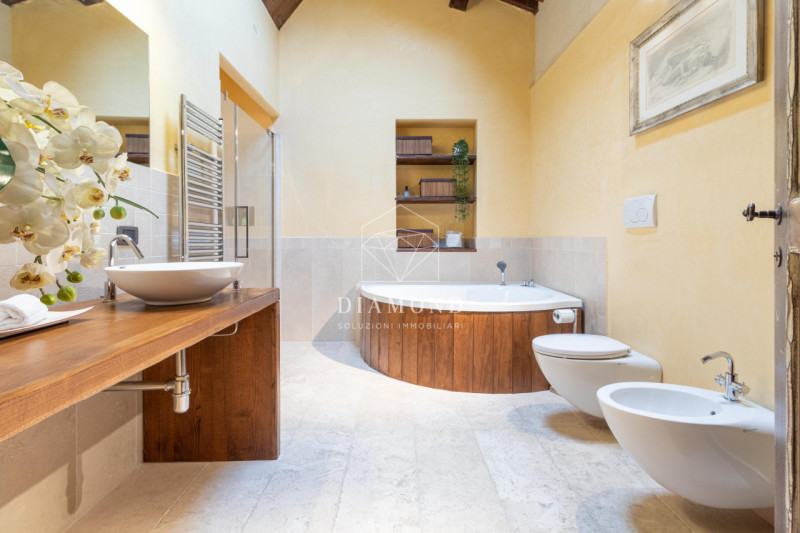 Montebelluna: ufficio di prestigio inserito in Villa Veneta risalente al 1500-1600, con parco di ...