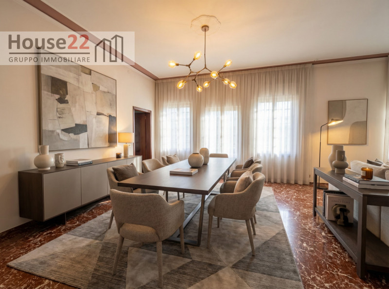 VICENZA CENTRO. Straordinaria VILLA in stile Neo Classico situata nel cuore di Vicenza, nella pre...