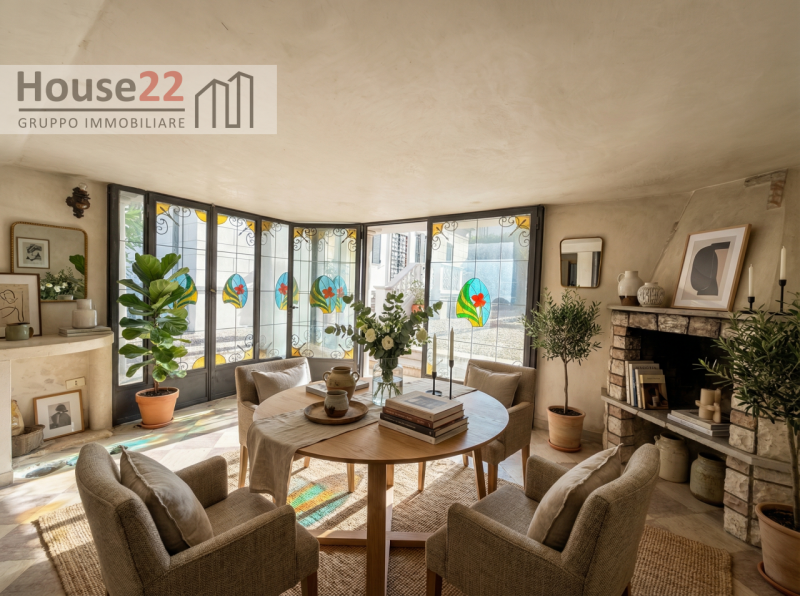 VICENZA CENTRO. Straordinaria VILLA in stile Neo Classico situata nel cuore di Vicenza, nella pre...