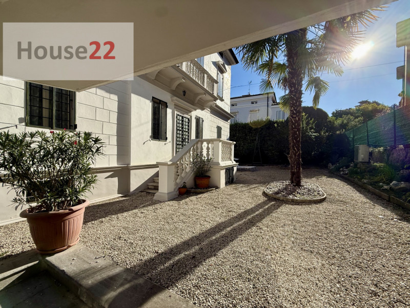 VICENZA CENTRO. Straordinaria VILLA in stile Neo Classico situata nel cuore di Vicenza, nella pre...