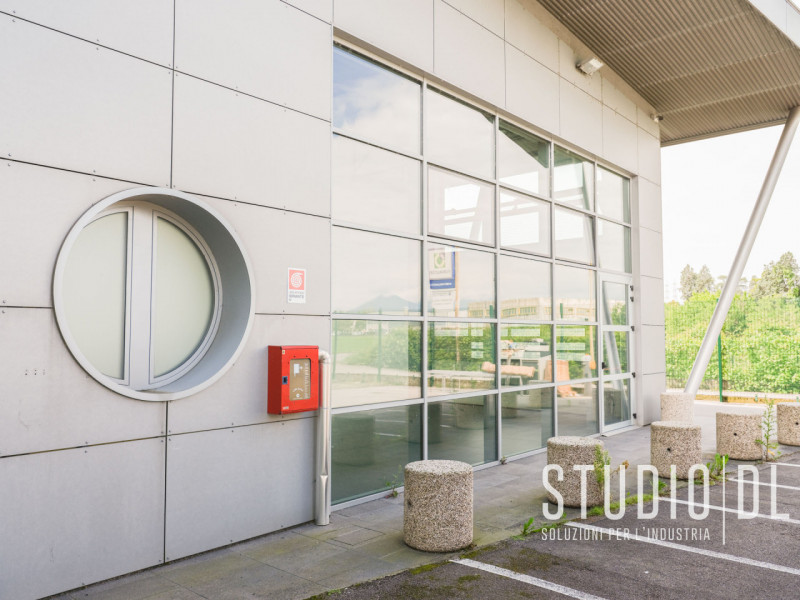 Scopri un'opportunità unica di investimento nel cuore di Sandrigo! Proponiamo in vendita un negoz...