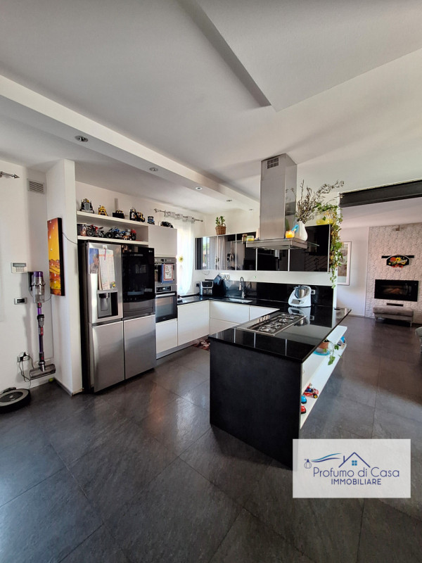 SACRO CUORE - In ottima posizione, comoda a tutti i principali servizi, proponiamo splendida casa...