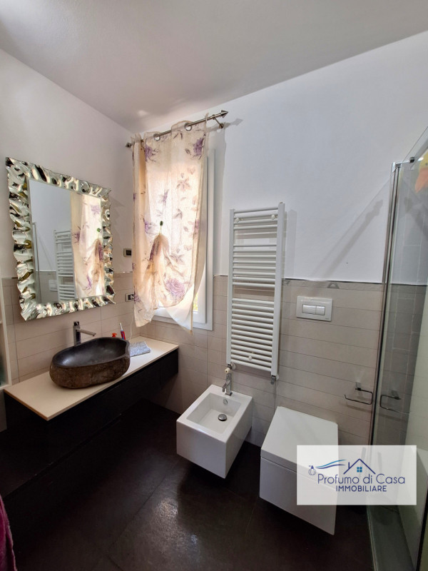 SACRO CUORE - In ottima posizione, comoda a tutti i principali servizi, proponiamo splendida casa...