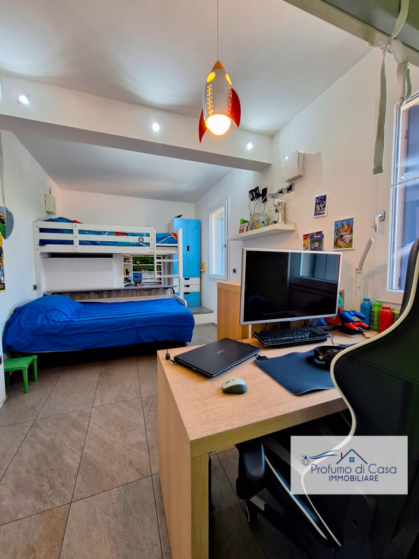 SACRO CUORE - In ottima posizione, comoda a tutti i principali servizi, proponiamo splendida casa...