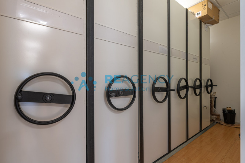 VICENZA - ZONA FIERA In via dell’Edilizia 19, nel cuore del business district di Vicenza, a ridos...