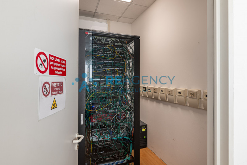 VICENZA - ZONA FIERA In via dell’Edilizia 19, nel cuore del business district di Vicenza, a ridos...