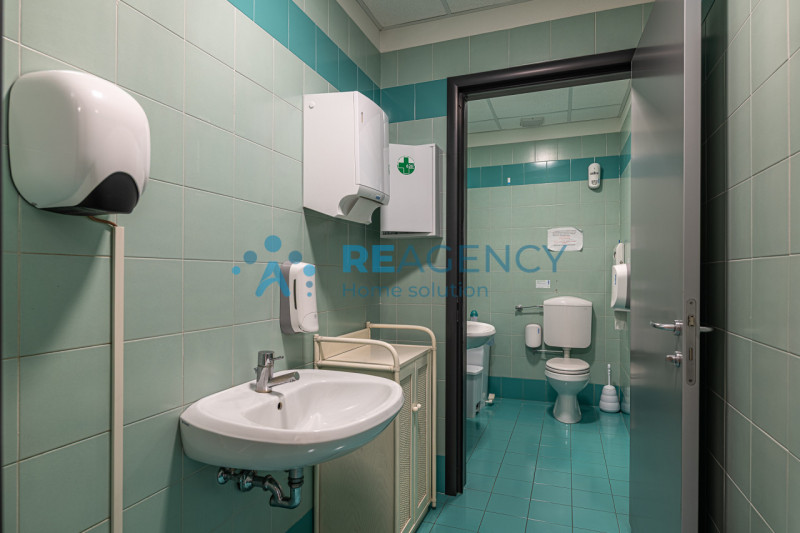 VICENZA - ZONA FIERA In via dell’Edilizia 19, nel cuore del business district di Vicenza, a ridos...