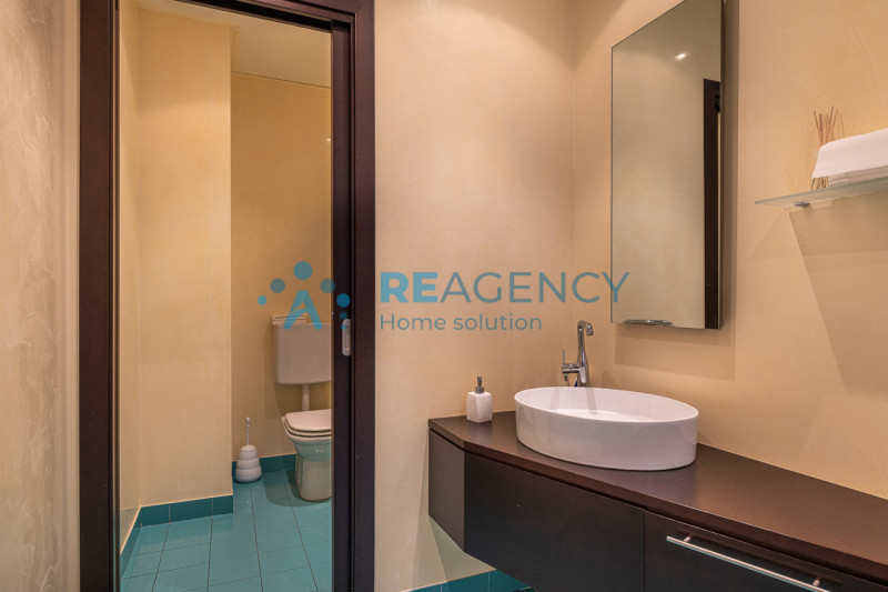 VICENZA - ZONA FIERA In via dell’Edilizia 19, nel cuore del business district di Vicenza, a ridos...