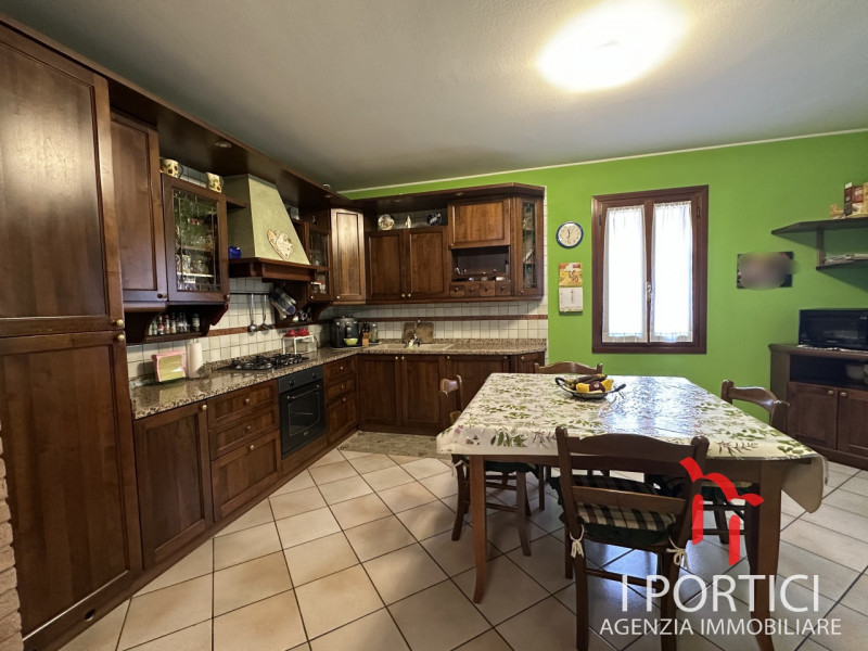 San Dono di Massanzago -

Proponiamo in vendita casa a San Dono di Massanzago, a pochi passi dal ...