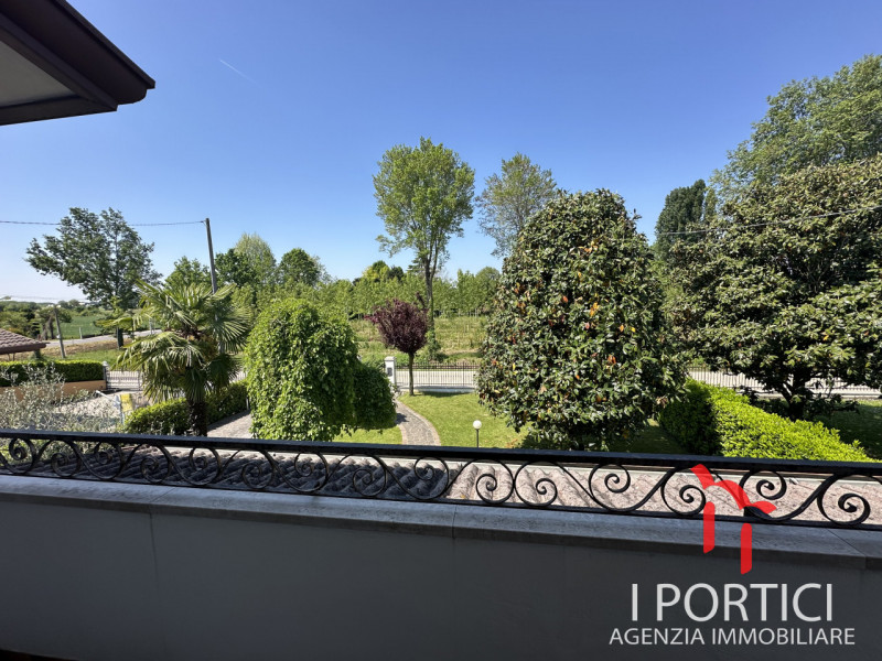 San Dono di Massanzago -

Proponiamo in vendita casa a San Dono di Massanzago, a pochi passi dal ...