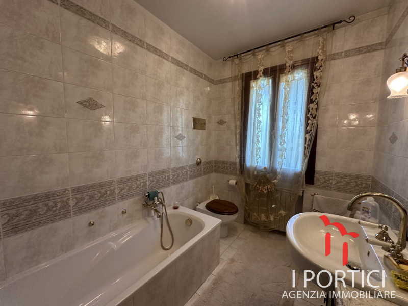 San Dono di Massanzago -

Proponiamo in vendita casa a San Dono di Massanzago, a pochi passi dal ...