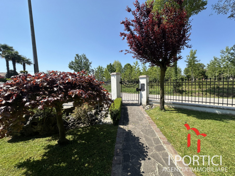 San Dono di Massanzago -

Proponiamo in vendita casa a San Dono di Massanzago, a pochi passi dal ...