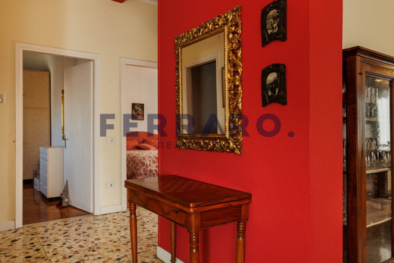 Treviso, San Zeno – Codice CV42

Proponiamo in vendita un tricamere appartamento di circa 105 mq,...