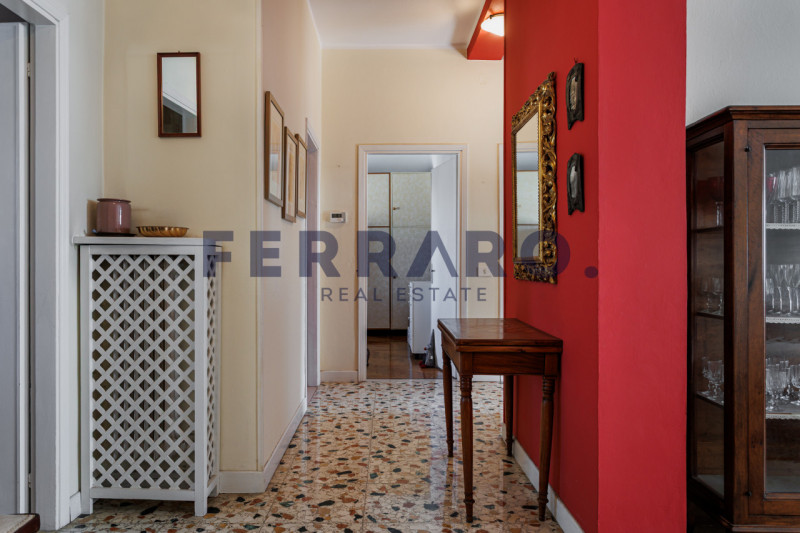 Treviso, San Zeno – Codice CV42

Proponiamo in vendita un tricamere appartamento di circa 105 mq,...