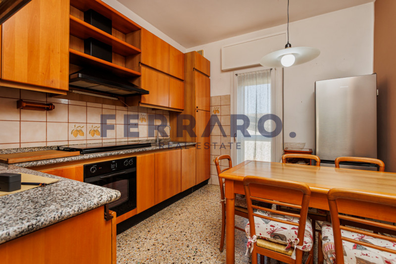 Treviso, San Zeno – Codice CV42

Proponiamo in vendita un tricamere appartamento di circa 105 mq,...