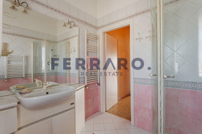 Treviso, San Zeno – Codice CV42

Proponiamo in vendita un tricamere appartamento di circa 105 mq,...