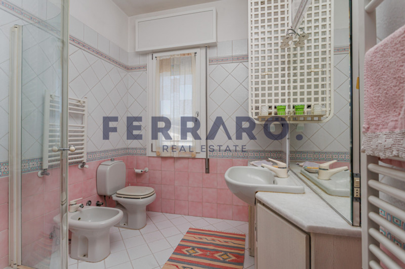 Treviso, San Zeno – Codice CV42

Proponiamo in vendita un tricamere appartamento di circa 105 mq,...