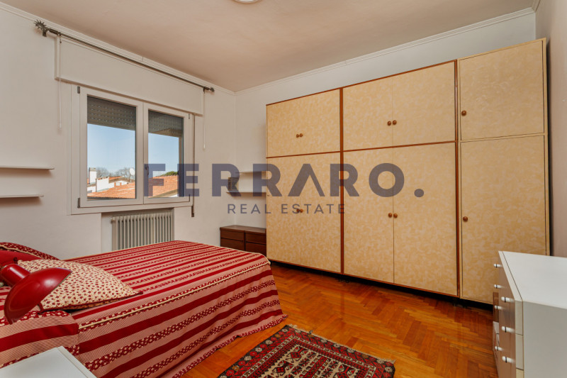 Treviso, San Zeno – Codice CV42

Proponiamo in vendita un tricamere appartamento di circa 105 mq,...