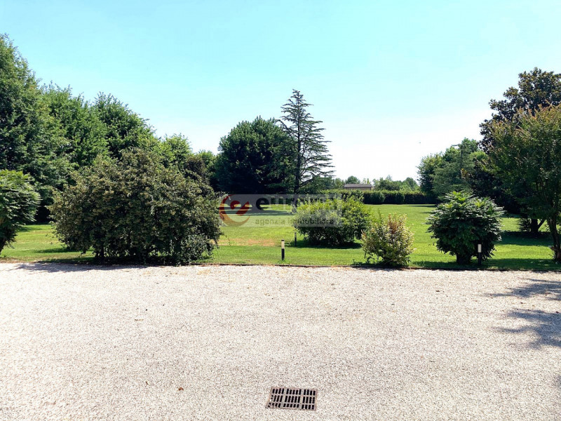 BOLZANO VICENTINO (VI) circondata da un ambiente agreste proponiamo in vendita porzione di rustic...