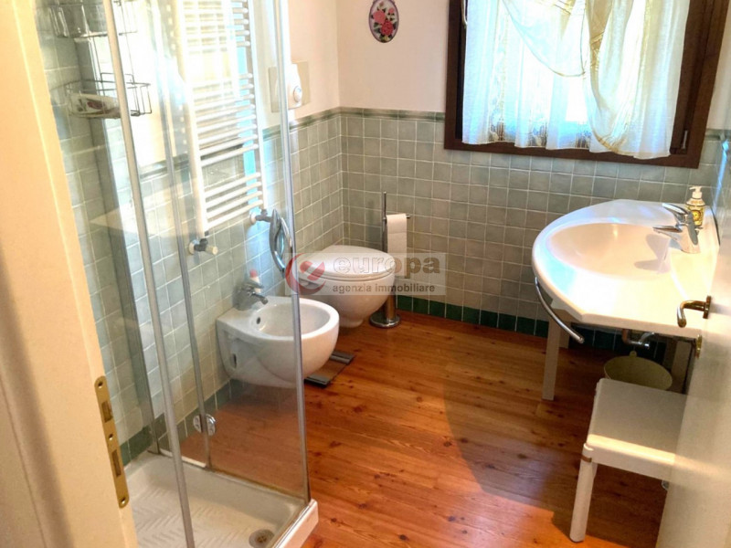 BOLZANO VICENTINO (VI) circondata da un ambiente agreste proponiamo in vendita porzione di rustic...