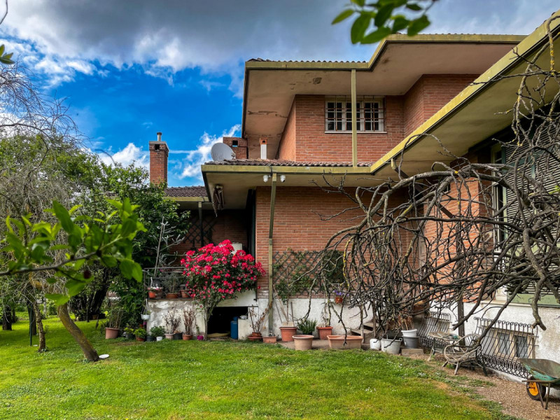 (Per INFO Vittorio 3517343301) Nel cuore di Megliadino San Vitale, in posizione centrale e comoda...