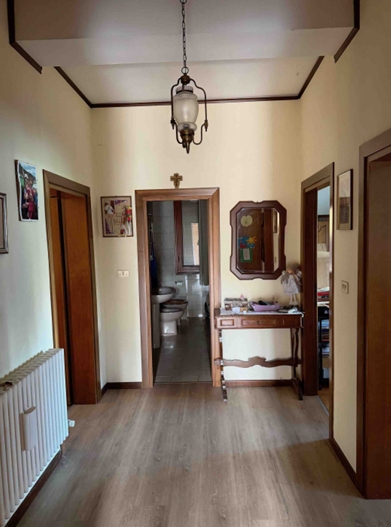 In una tranquilla e ricercata zona residenziale di Bertesina, proponiamo in vendita una casa sing...