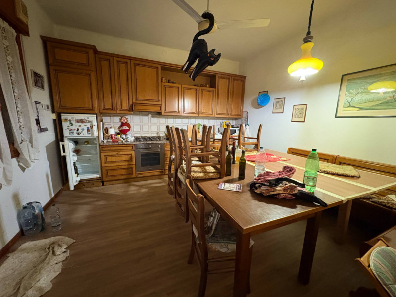 In una tranquilla e ricercata zona residenziale di Bertesina, proponiamo in vendita una casa sing...