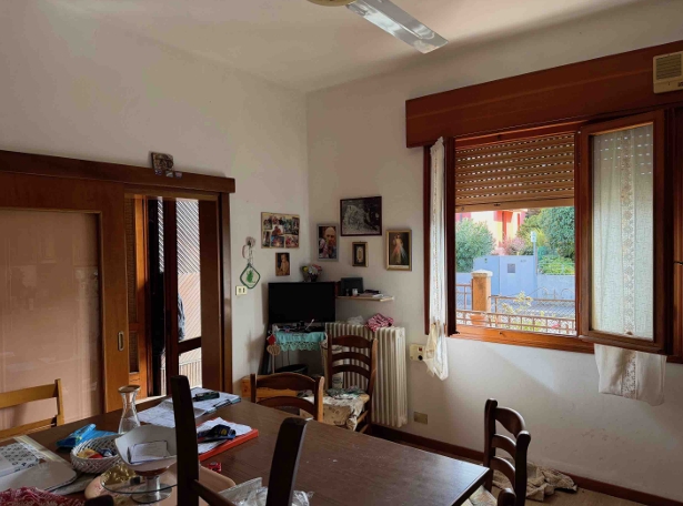 In una tranquilla e ricercata zona residenziale di Bertesina, proponiamo in vendita una casa sing...