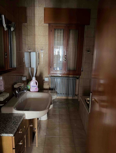 In una tranquilla e ricercata zona residenziale di Bertesina, proponiamo in vendita una casa sing...