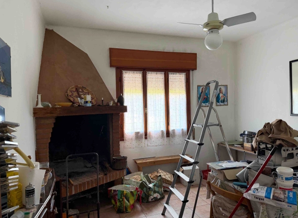 In una tranquilla e ricercata zona residenziale di Bertesina, proponiamo in vendita una casa sing...