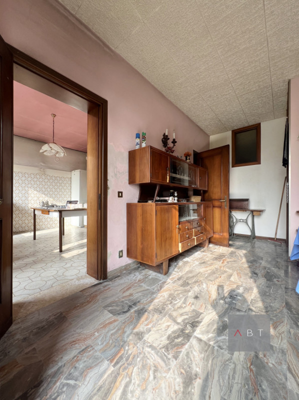 Situata nella frazione di Fratte, casa singola da ristrutturare e composta di: ingresso, cucina, ...