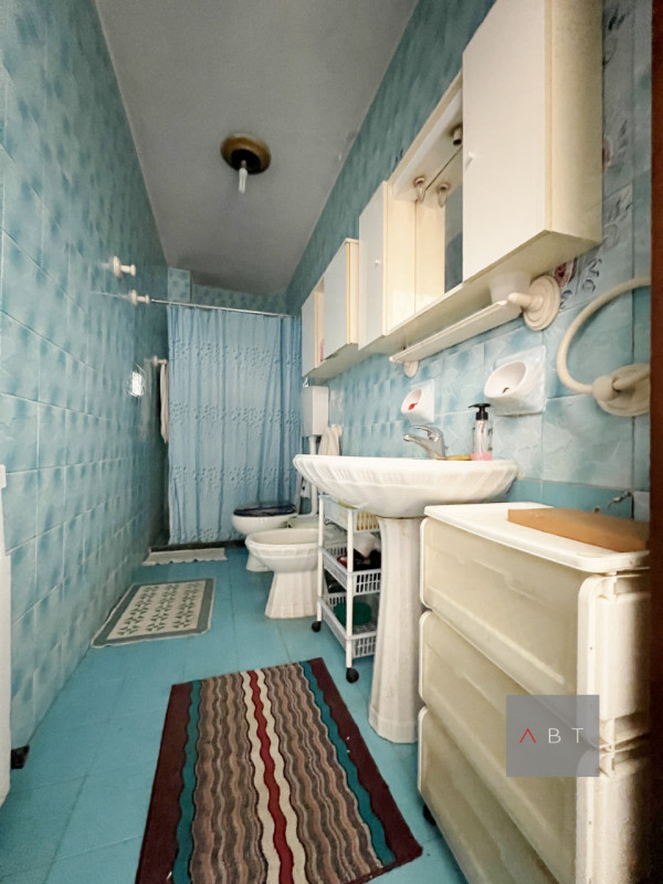 Situata nella frazione di Fratte, casa singola da ristrutturare e composta di: ingresso, cucina, ...