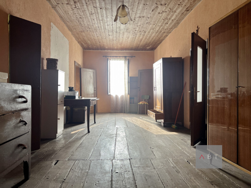 Situata nella frazione di Fratte, casa singola da ristrutturare e composta di: ingresso, cucina, ...