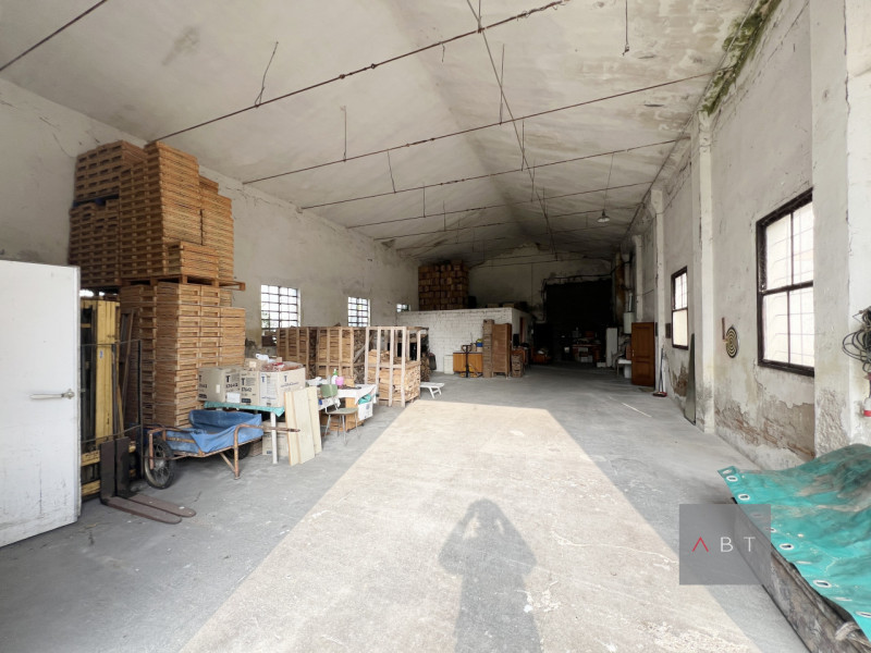 Situata nella frazione di Fratte, casa singola da ristrutturare e composta di: ingresso, cucina, ...