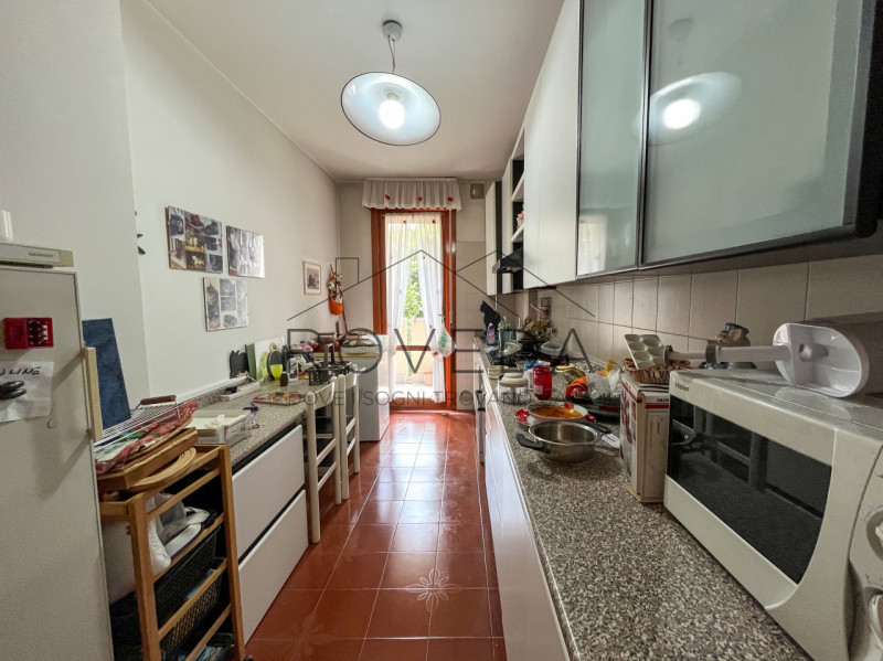 SILEA

RIFERIMENTO: SI1

L'agenzia Roveda immobiliare ha il piacere di proporvi questo appartamen...