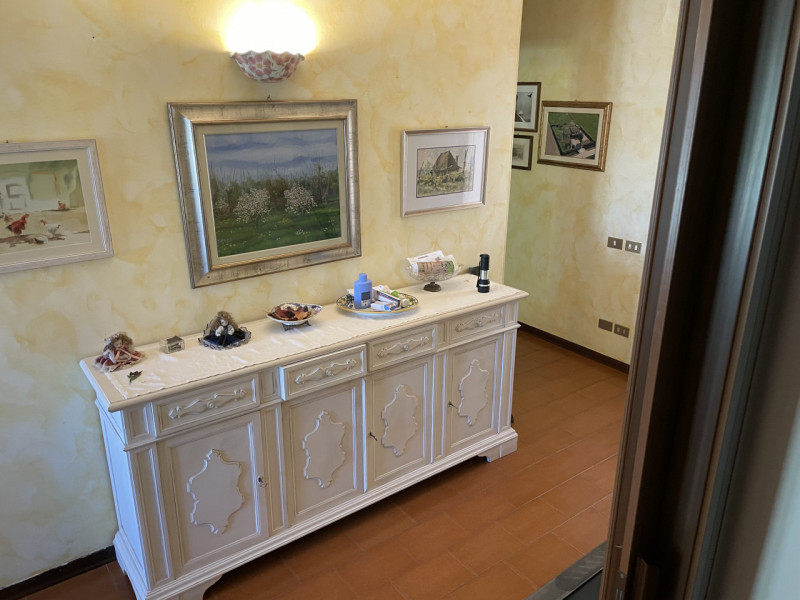 Oggi vi proponiamo una casa singola ad Arzergrande situata in posizione comoda a raggiungere qual...