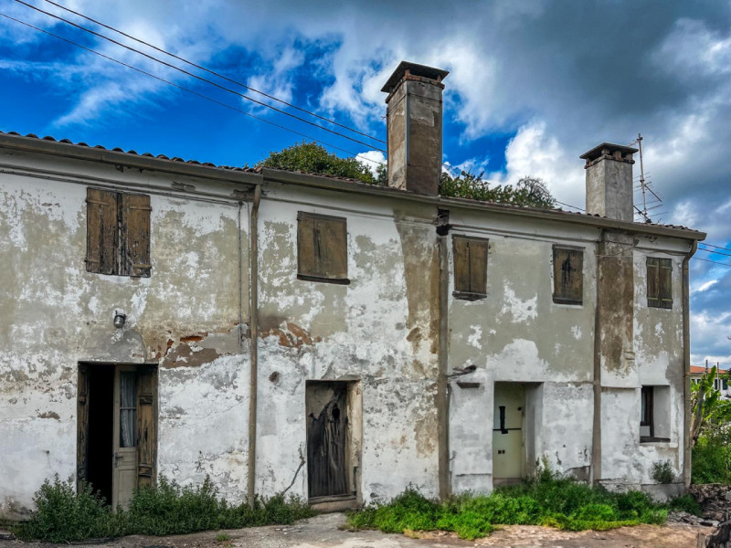 (Per INFO Vittorio 3517343301) A pochi minuti dal centro e da tutti i principali servizi, immersa...