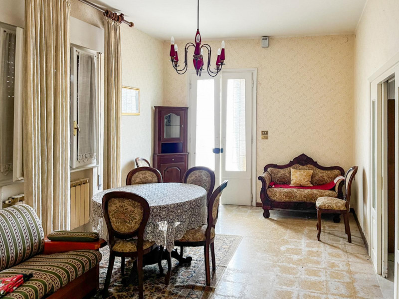 (Per INFO Vittorio 3517343301) Nel cuore di Sant'Urbano, un caratteristico paesino immerso nella ...