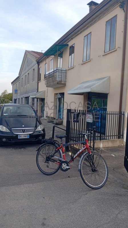 Villafranca Padovana, Ponterotto - Spaziocasa Immobiliare propone in affitto negozio ristrutturat...