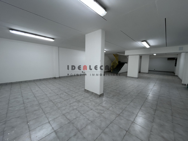 RIF: SR500 PADOVA - STANGA Proponiamo in vendita negozio di 250 mq disposti su due livelli con am...