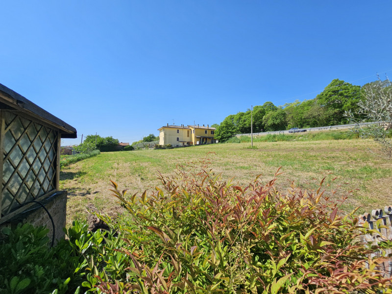 A Baone, proponiamo in vendita splendida porzione di bifamiliare, caratterizzata da spazi ampi e ...