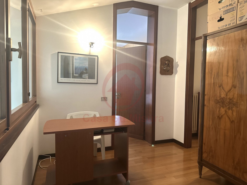 PORZIONE DI BIFAMILIARE COMODA AI SERVIZI - https://images.gestionaleimmobiliare.it/foto/annunci/250508/4492183/800x800/016__img_4330_wmk_0.jpg 