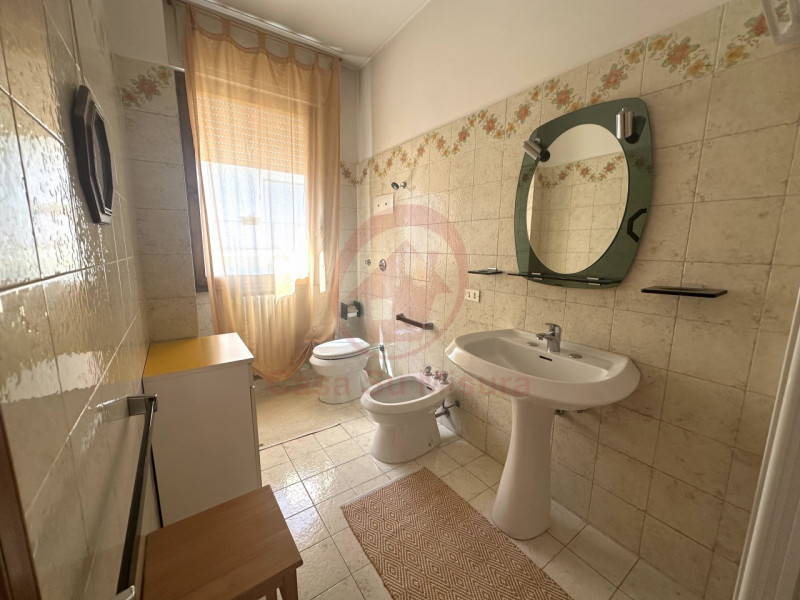 PORZIONE DI BIFAMILIARE COMODA AI SERVIZI - https://images.gestionaleimmobiliare.it/foto/annunci/250508/4492183/800x800/022__img_4344_wmk_0.jpg 