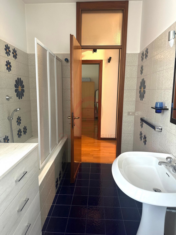 PORZIONE DI BIFAMILIARE COMODA AI SERVIZI - https://images.gestionaleimmobiliare.it/foto/annunci/250508/4492183/800x800/028__img_4364_10_11zon_wmk_0.jpg 