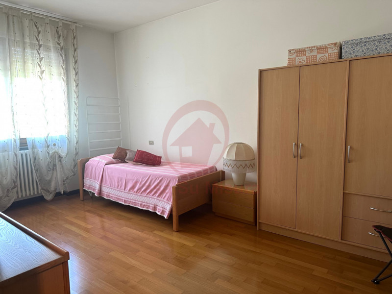 PORZIONE DI BIFAMILIARE COMODA AI SERVIZI - https://images.gestionaleimmobiliare.it/foto/annunci/250508/4492183/800x800/032__img_4371_13_11zon_wmk_0.jpg 