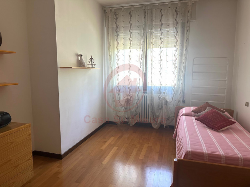 PORZIONE DI BIFAMILIARE COMODA AI SERVIZI - https://images.gestionaleimmobiliare.it/foto/annunci/250508/4492183/800x800/033__img_4367_11_11zon_wmk_0.jpg 