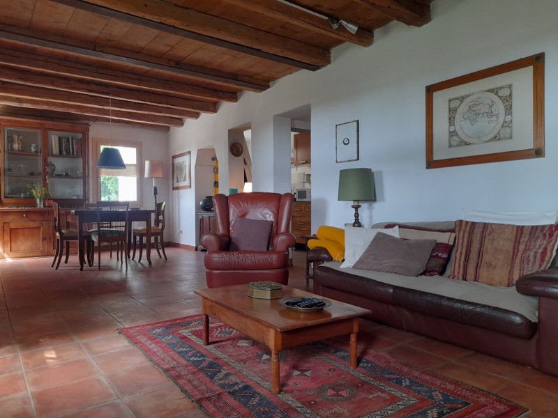 Nel comune di Roncade, casa di campagna singola con scoperto privato e impianto fotovoltaico.
 
L...