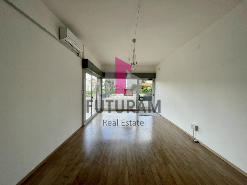 RIF:  036NM -  STRA (VE)  -  PER INFO 0444/310220

Propongo in affitto un negozio di 45 mq a STRA...